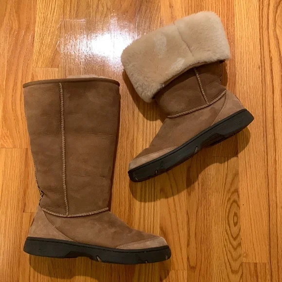 Uggs Women Chestnut Size 9….can be worn up or folder over - Picture 1 of 6